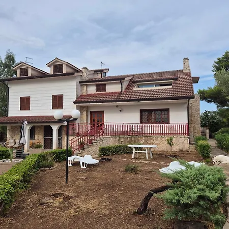 La Gravina Villa